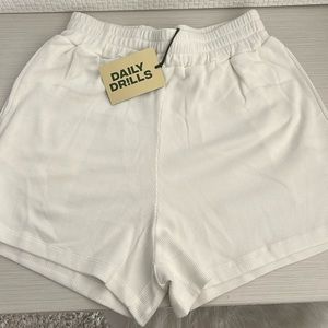 DAILY DRILLS - lightweight thermal resort shorts (white) M/L